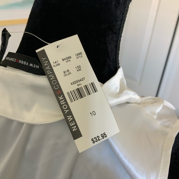 NWT New York & Company Ruffle V-Neck Satiny Top 10 - Picture 7 of 8